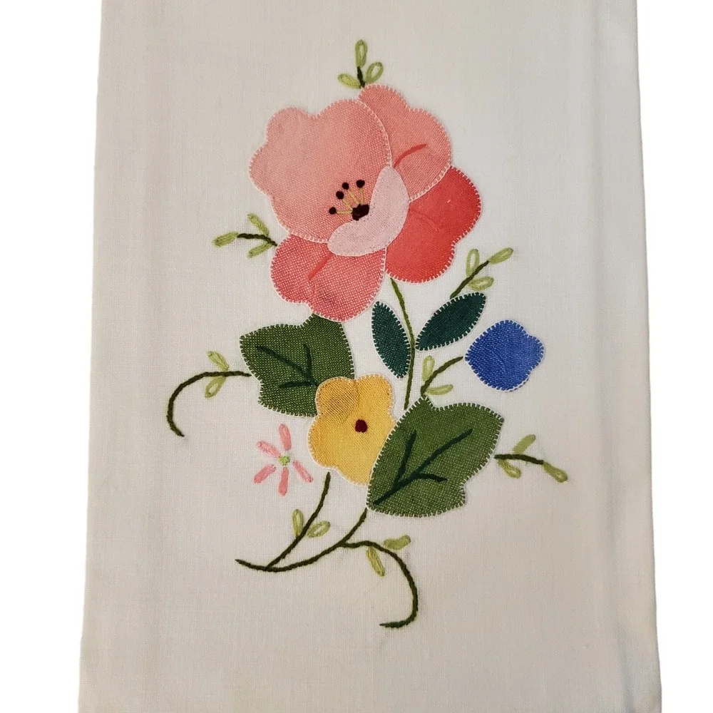 Vintage Hand Embroidered Floral Applique Linen Hand Towels 2 W/ Blue‎ Border